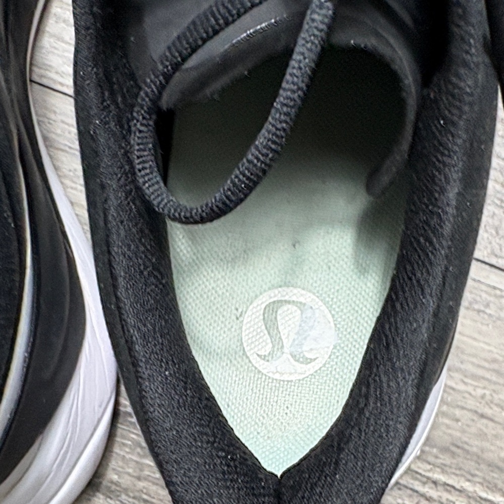 Lululemon Size Men’s 11 Black and White Athletic Sneakers Excellent Condition - Picture 3 of 12